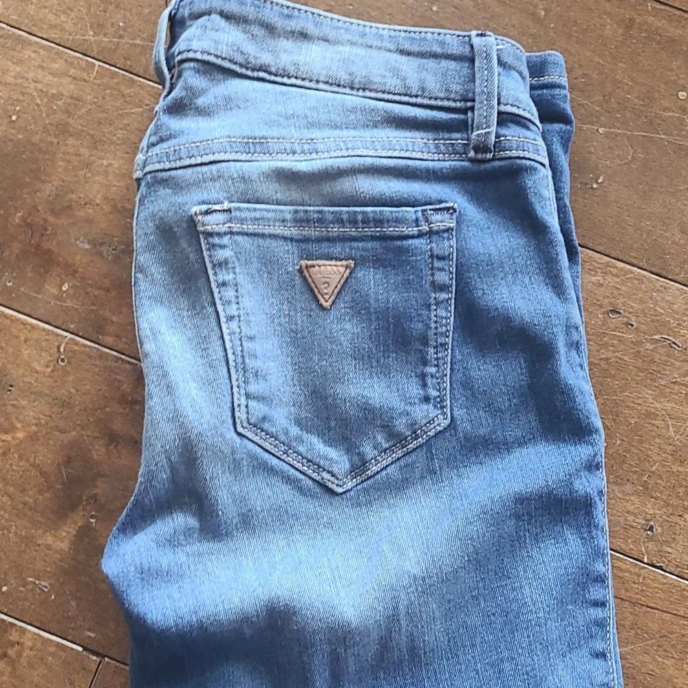 GUESS Denim Crops - Picture 2 of 2
